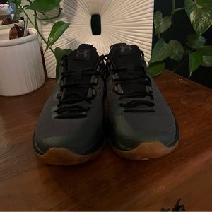 Men’s Under Armour tennis shoes